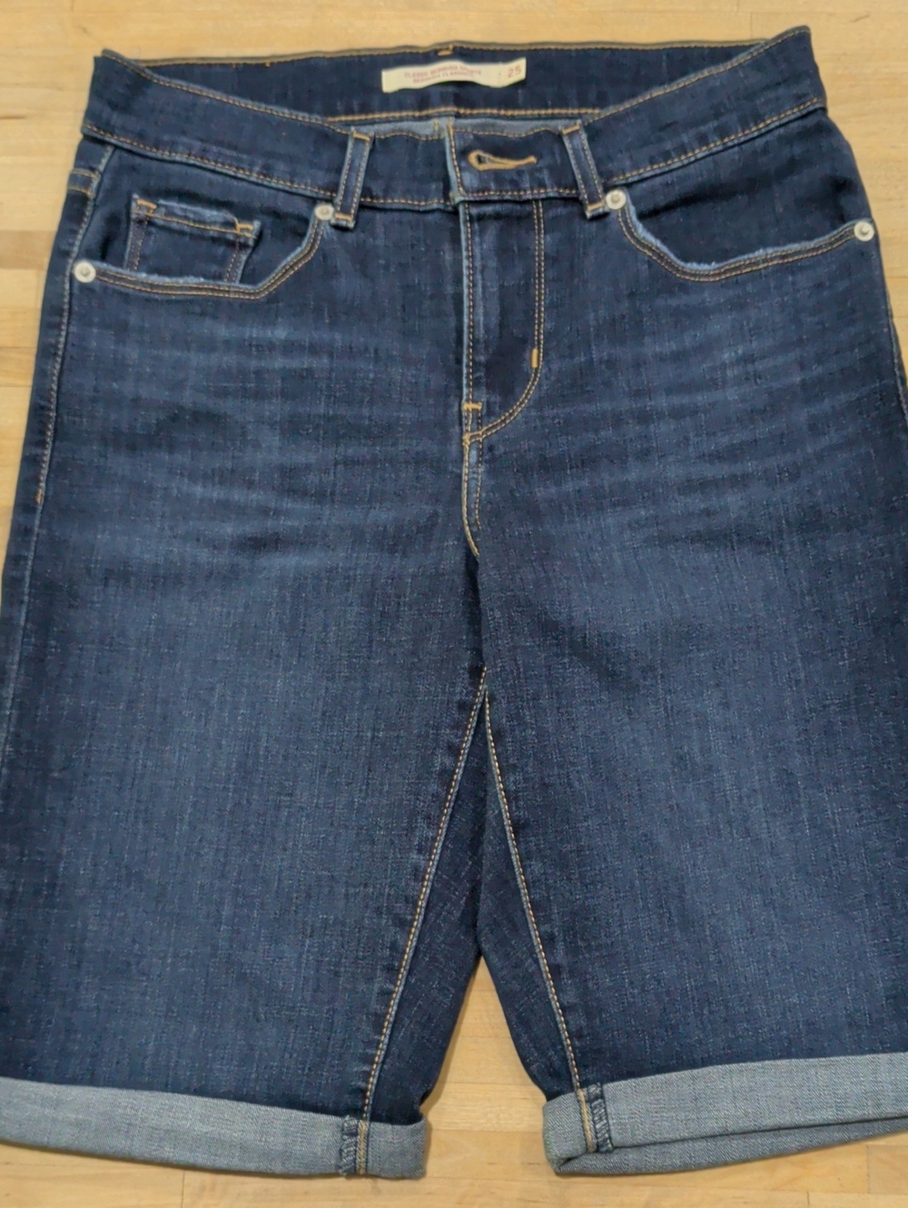 New Levi's Dark Blue Denim Classic Bermuda Shorts Size 25